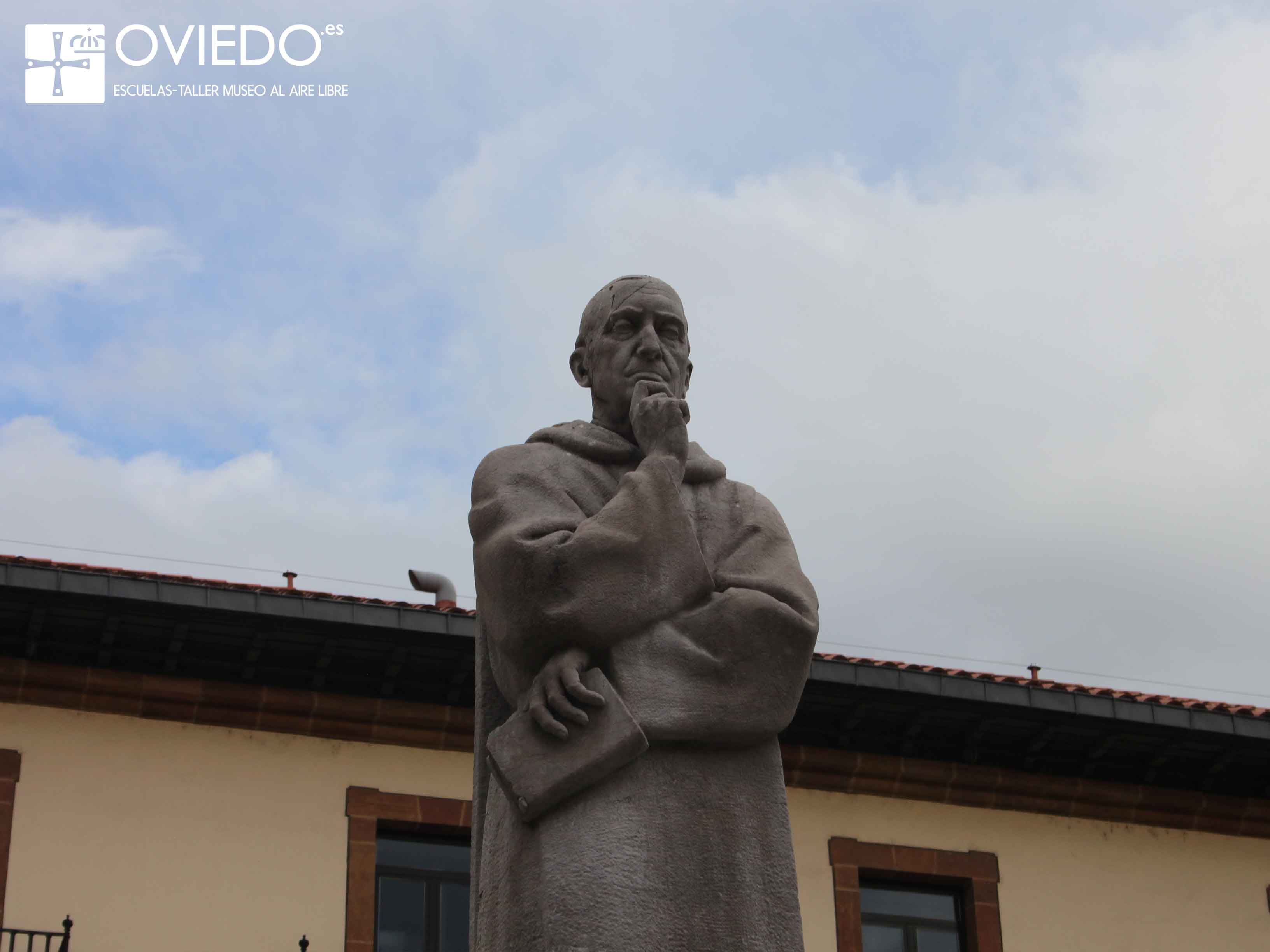 Escultura Fray Benito Jerónimo Feijoo